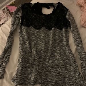 Sm, b/w Moa moa long sleeve light weight sweater